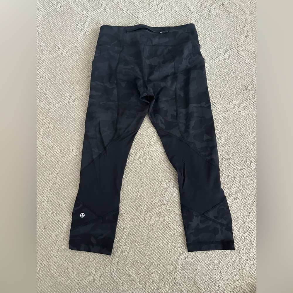 Lululemon Black Camouflage Cropped Leggings
